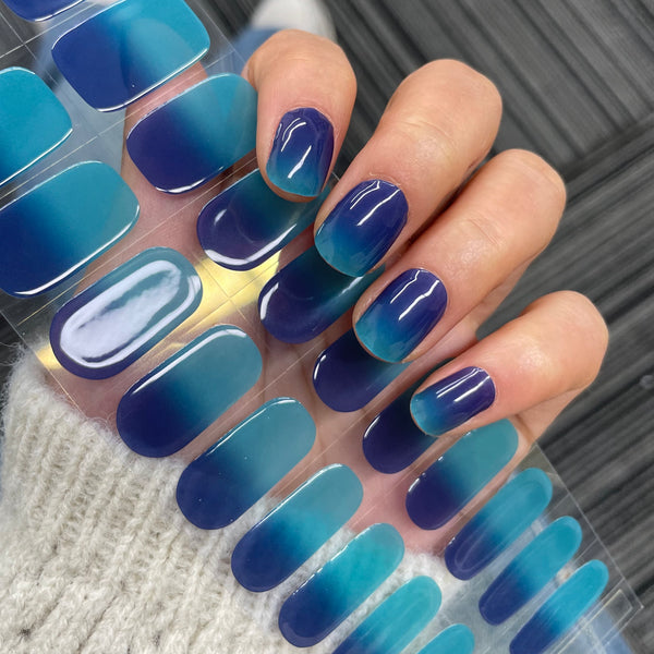 UV-free gel nail Blue Ombre