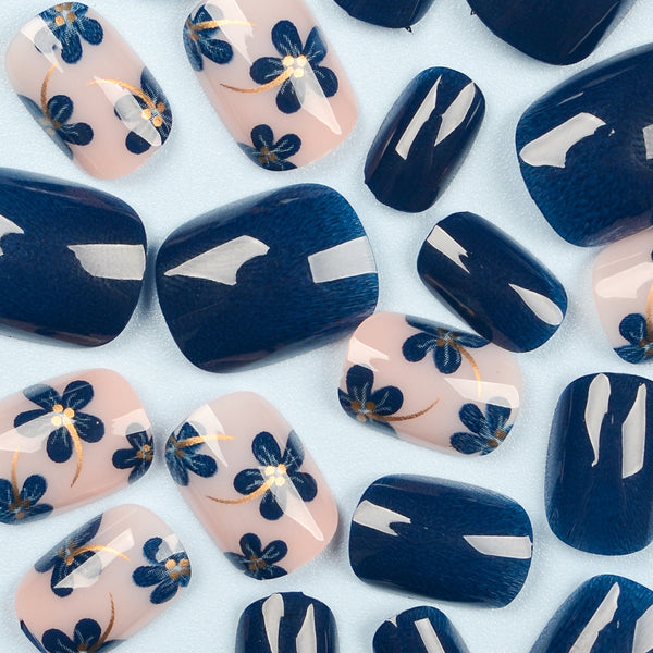 Autocollants d'ongles en porcelaine bleue et blanche