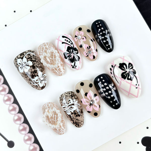 30 pieces Hibiscus black and white lace