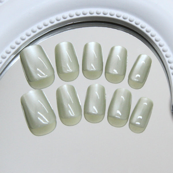 30 pieces of green cat's eye