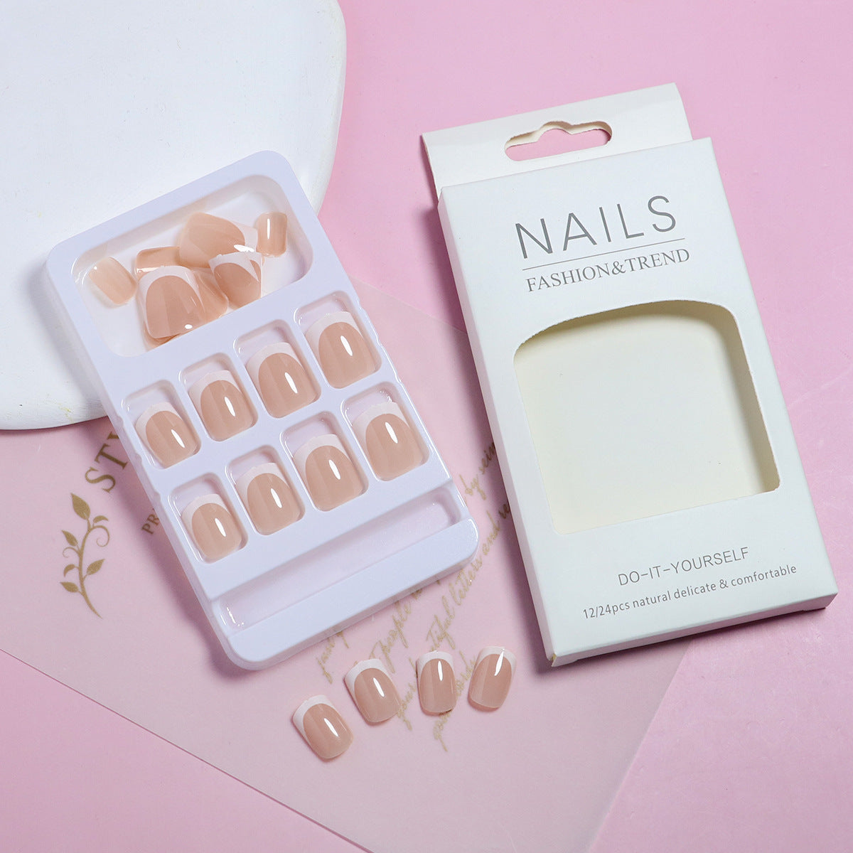 Minimalist short French fake nails