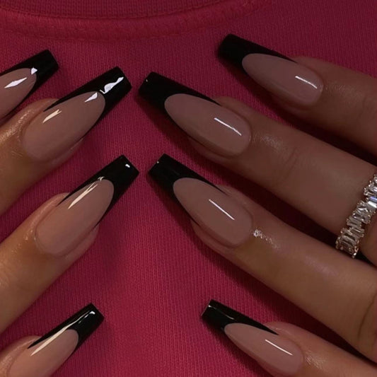 Black-edged dark fake nails