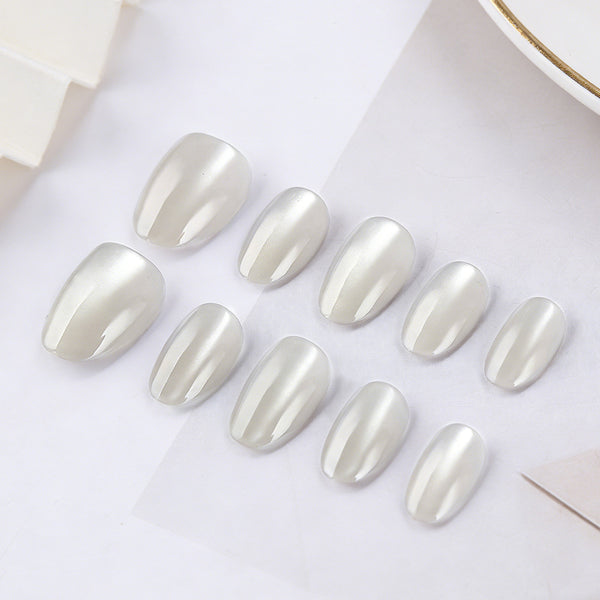 32 beige translucent cat eyes