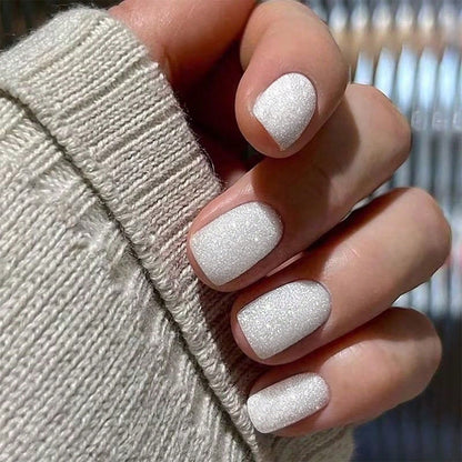 Wearing nail art patches in autumn and winter