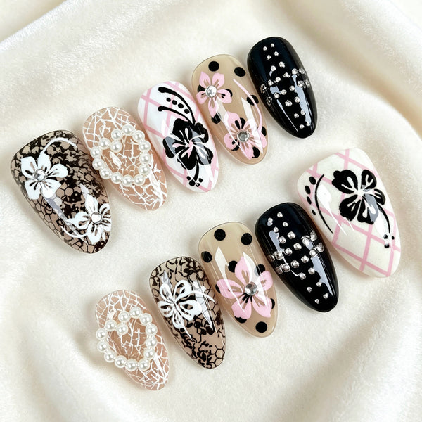 30 pieces Hibiscus black and white lace