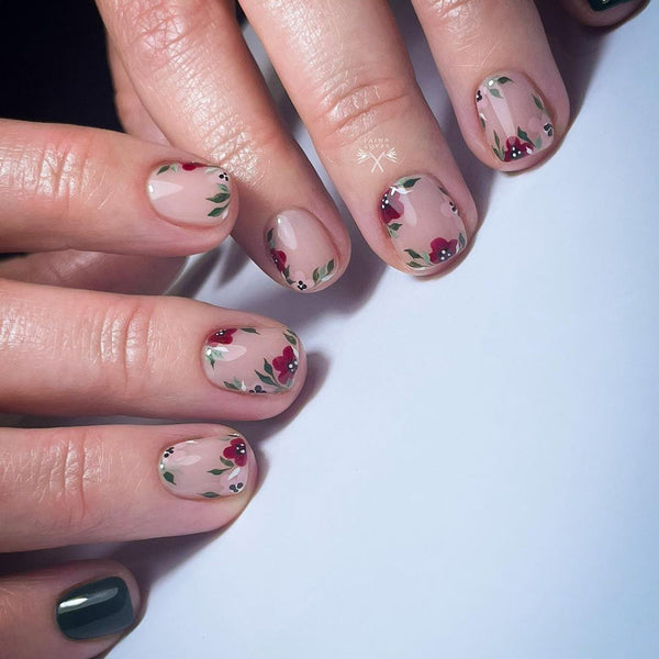 Grass red flower manicure