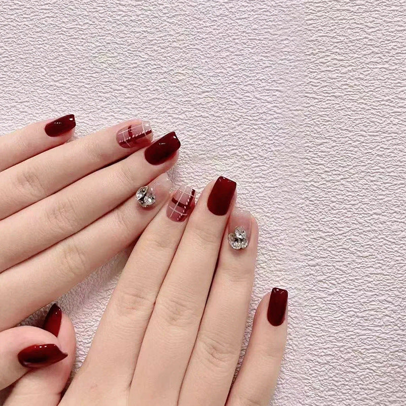 Spicy girl explodes and flashes through fake nail