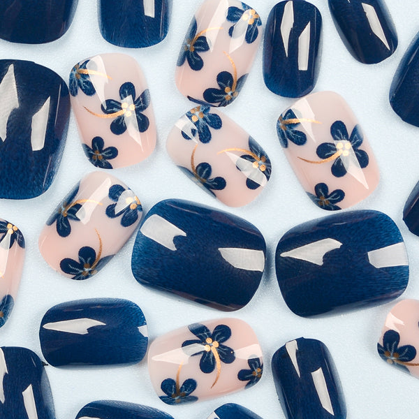 Autocollants d'ongles en porcelaine bleue et blanche