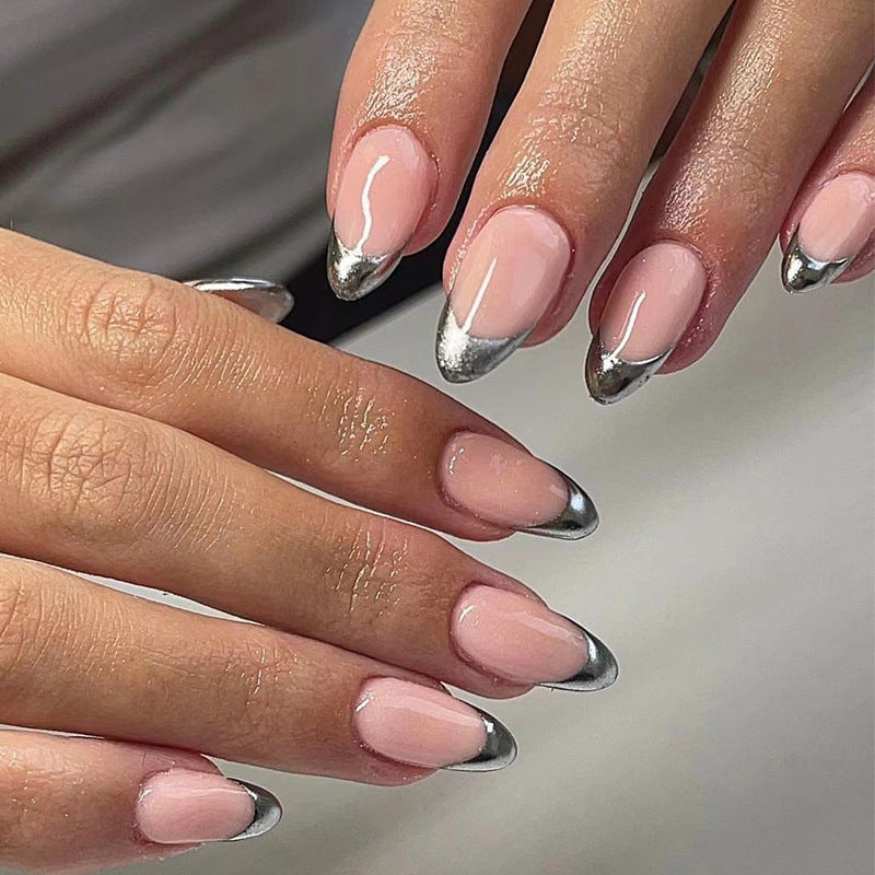 French silver-edged simple sweet and cool manicure