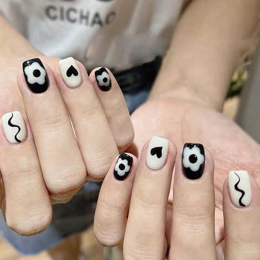 Black and white fresh flower small heart nail art