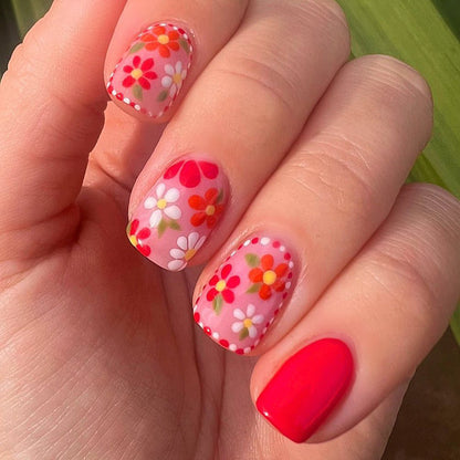 Little Red Flower Wears Nail Beauty