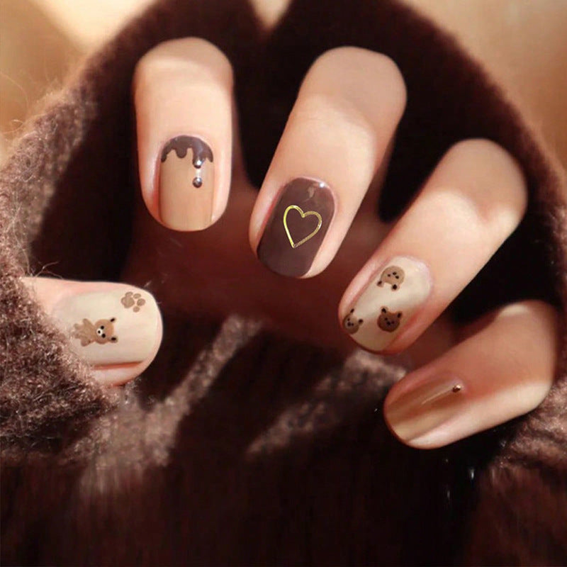 Wearing nail art patches in autumn and winter